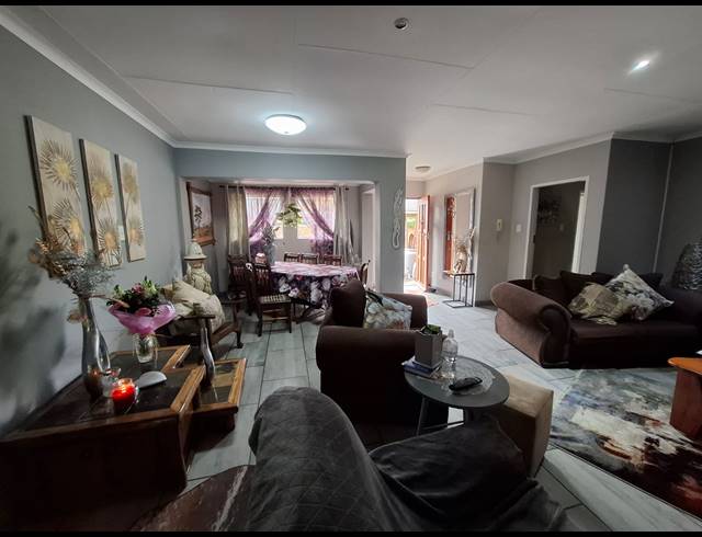 2 BEDROOM HOUSE FOR SALE IN VANDERBIJLPARK SW 5
